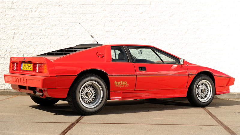 Illustration for article titled The 1981 Lotus Esprit Turbo Has A Hidden Second Spoiler Because It Made Too Much Downforce